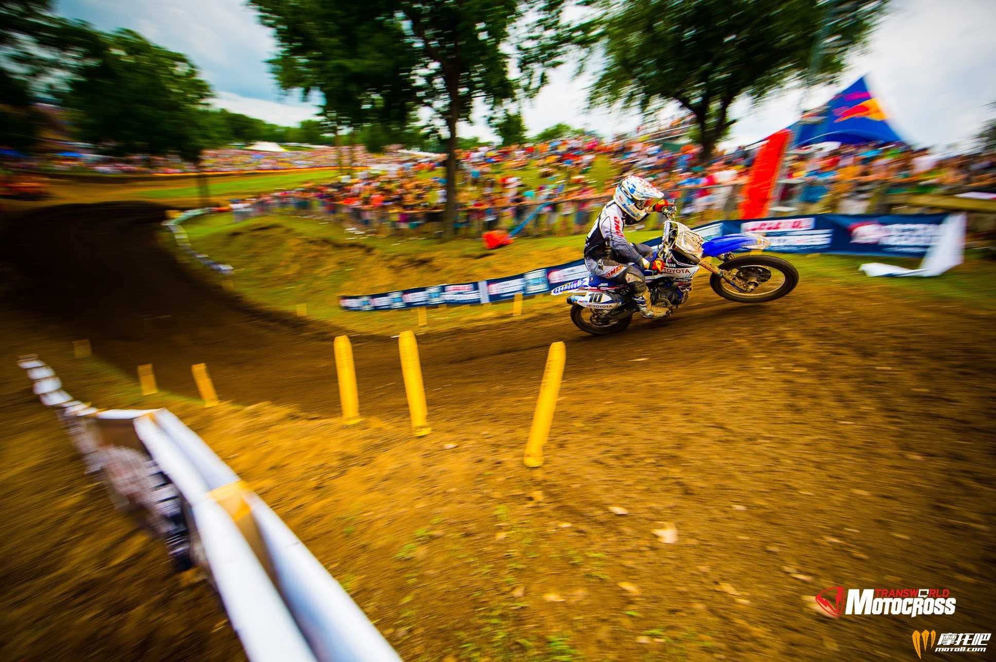 2013_RedBud_Wallpapers_Kardas_827.jpg