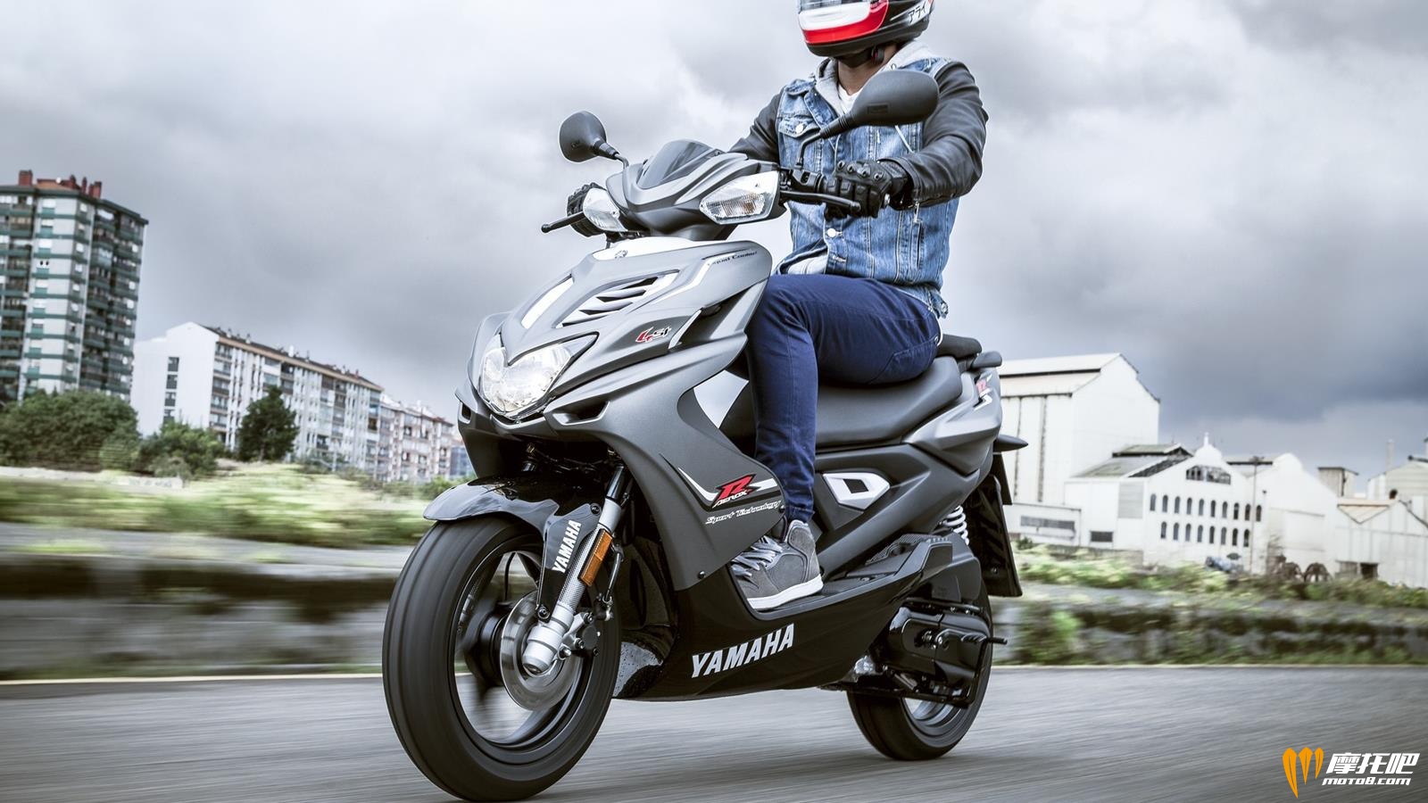 2014-Yamaha-Aerox-4-002.jpg