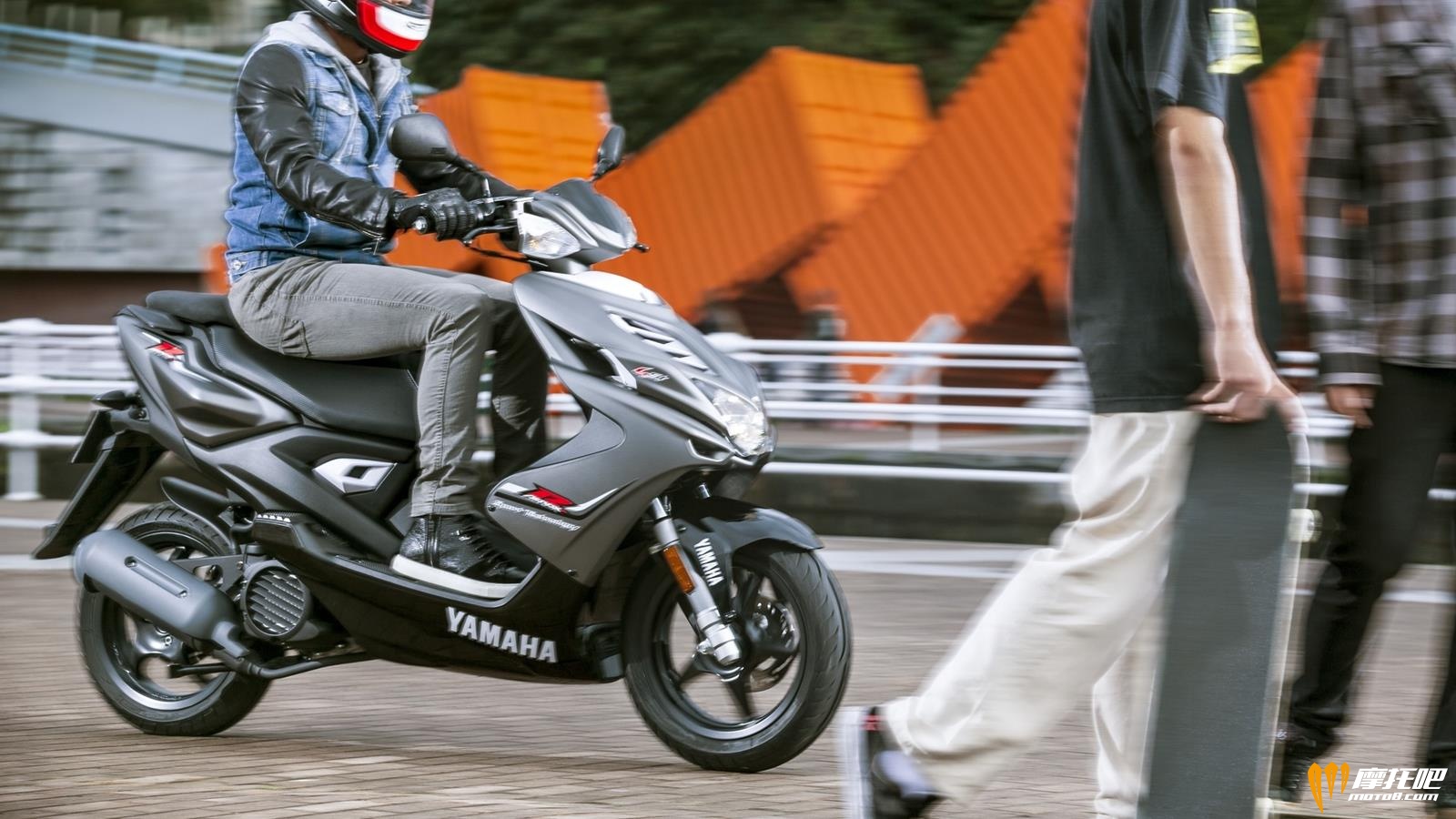 2014-Yamaha-Aerox-4-003.jpg