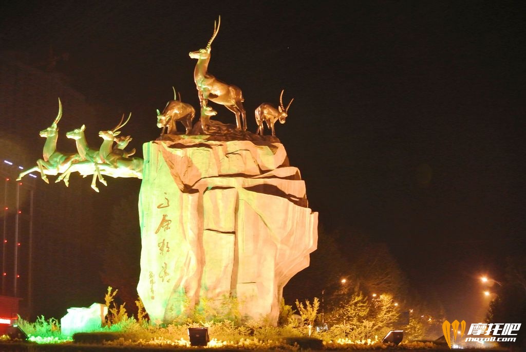 格尔木市的高原精灵雕塑