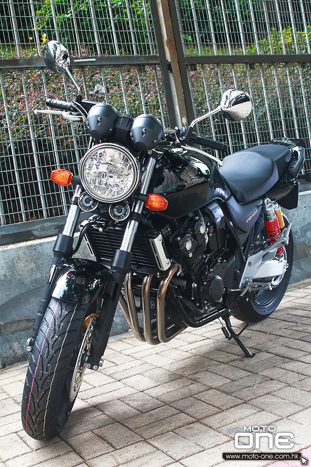 2014_Honda_CB400SF_VTEC_Revo_01.jpg