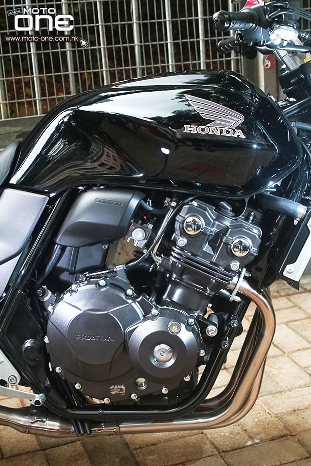 2014_Honda_CB400SF_VTEC_Revo_36.jpg