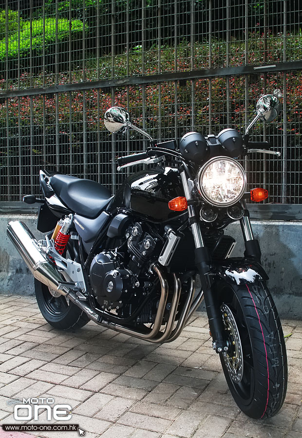 2014_Honda_CB400SF_VTEC_Revo_51.jpg