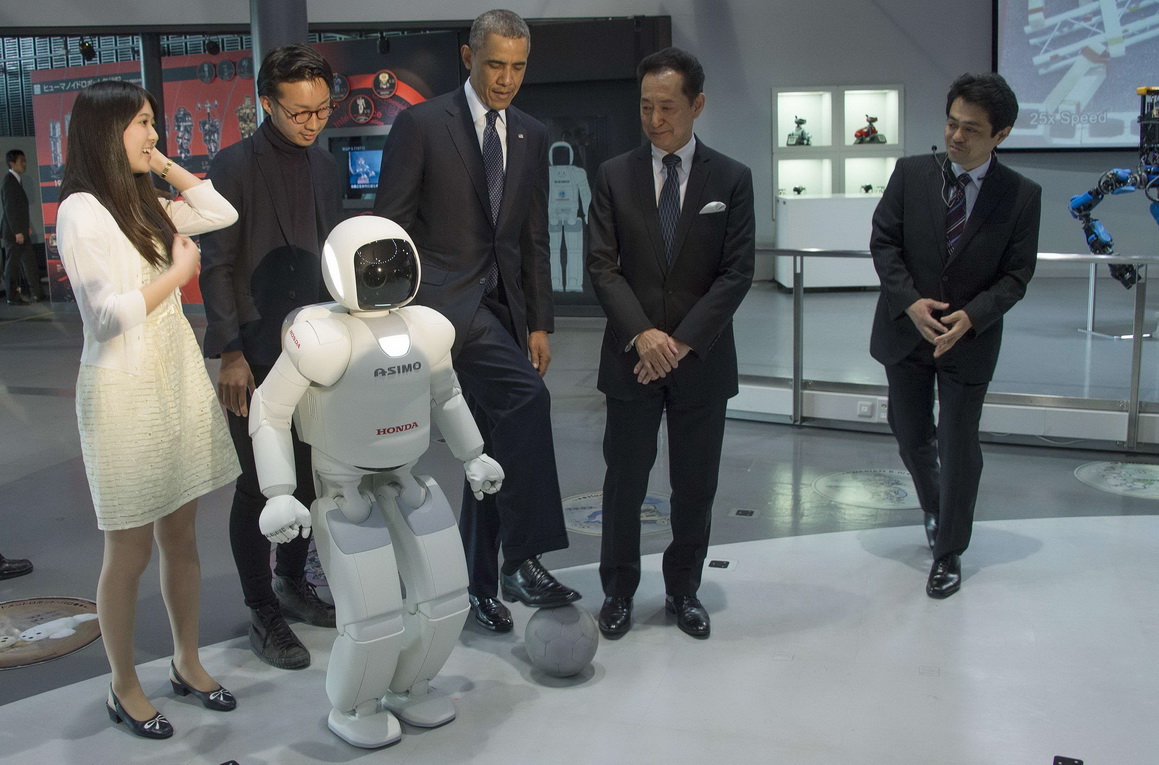 140424-obama_asimo-0934_5eed21676496169c12ca270fa873030a_调整大小.jpg