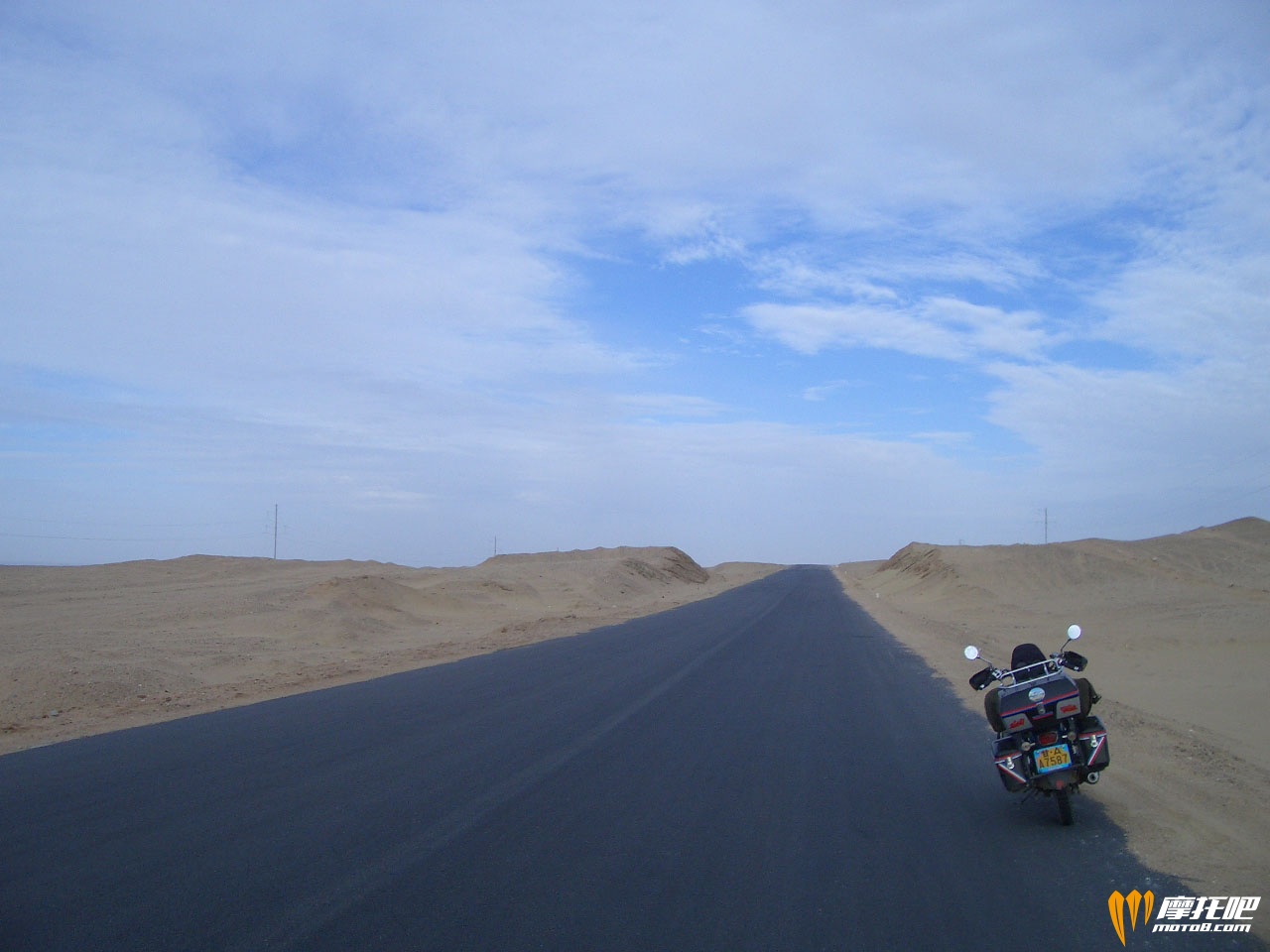 沙漠中的G315国道