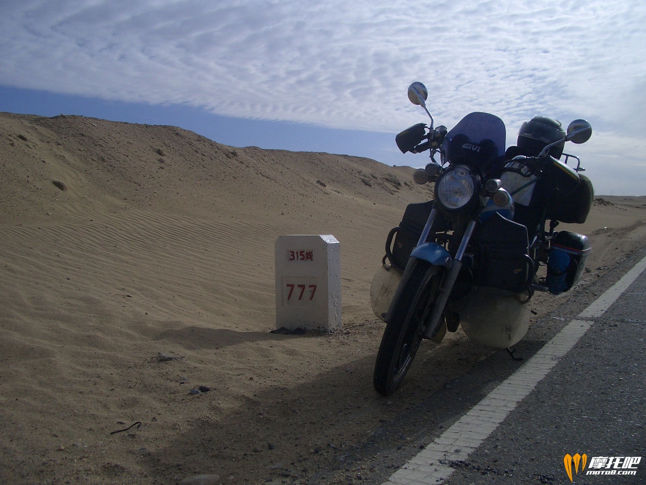沙漠中的G315国道