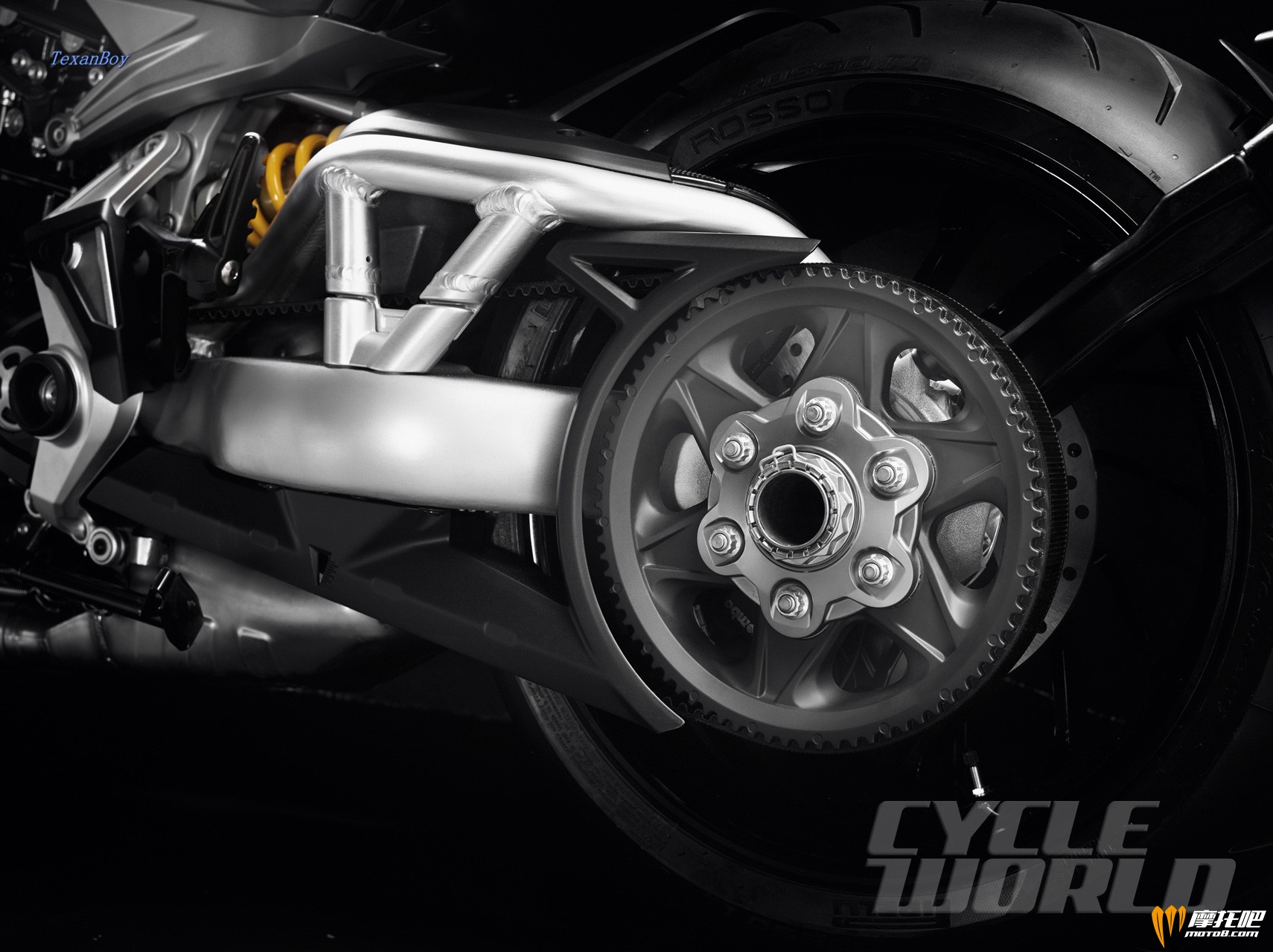 2016-Ducati-XDIAVEL-S_15.jpg