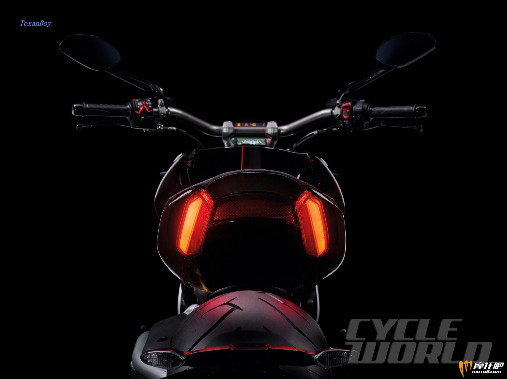 2016-Ducati-XDIAVEL-S_25.jpg
