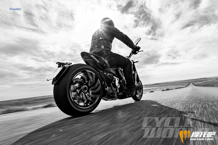 2016-Ducati-XDIAVEL-S_06.jpg