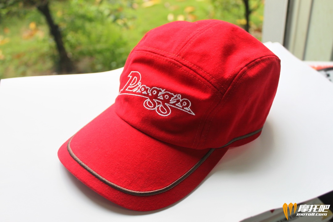 12版棒球帽（红色）_调整大小.jpg