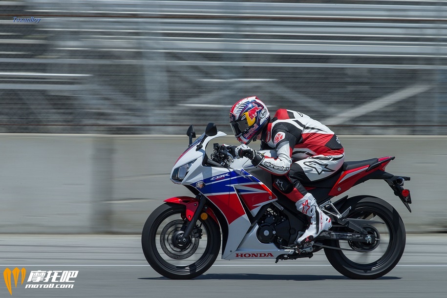 2015-Honda-CBR300RA1.jpg
