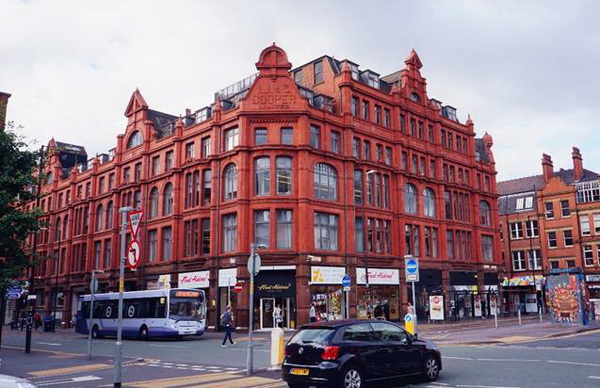 曼彻斯特街头的红砖建筑