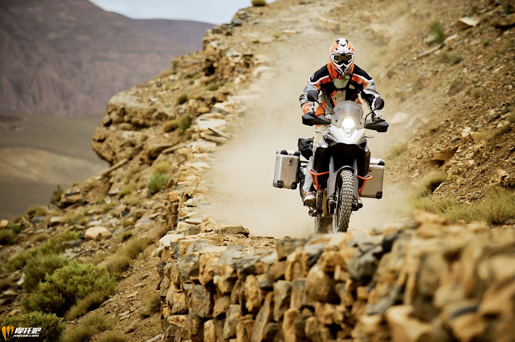 2013-ktm-1190-adventure-r-action-09.jpg