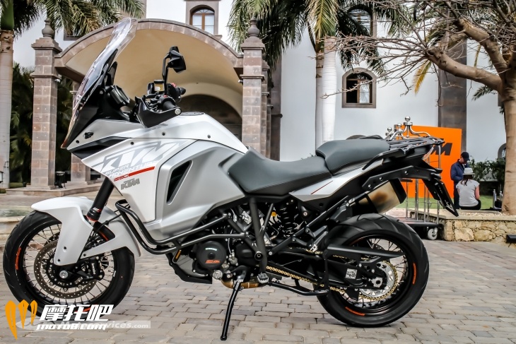 KTM-1290-Super-Adventure-2015-08.jpg