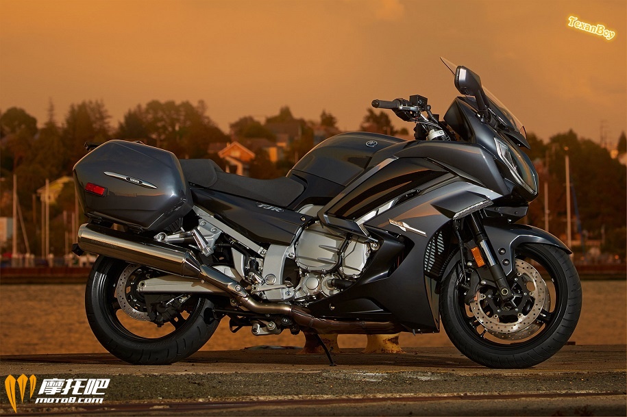 2015-Yamaha-FJR1300ESb.jpg