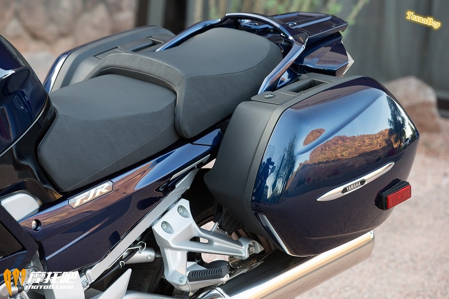 2016-Yamaha-FJR1300-saddlebags.jpg
