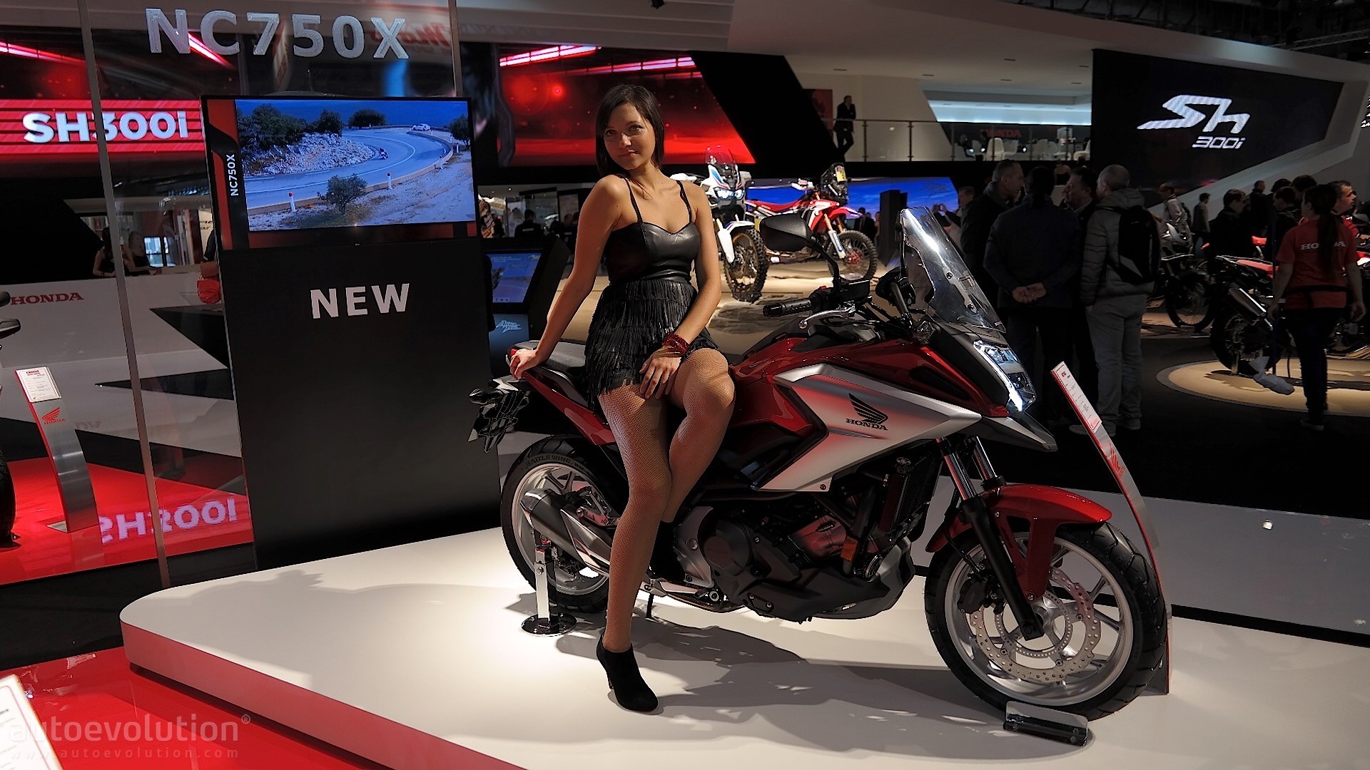 eicma-2016-honda-nc750x-shows-sharpened-looks-and-several-upgrades-live-photos_26.jpg