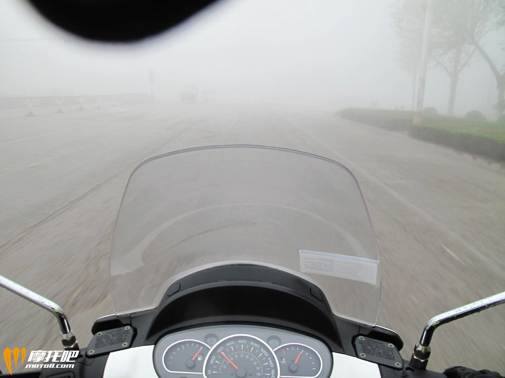 大雾中前行