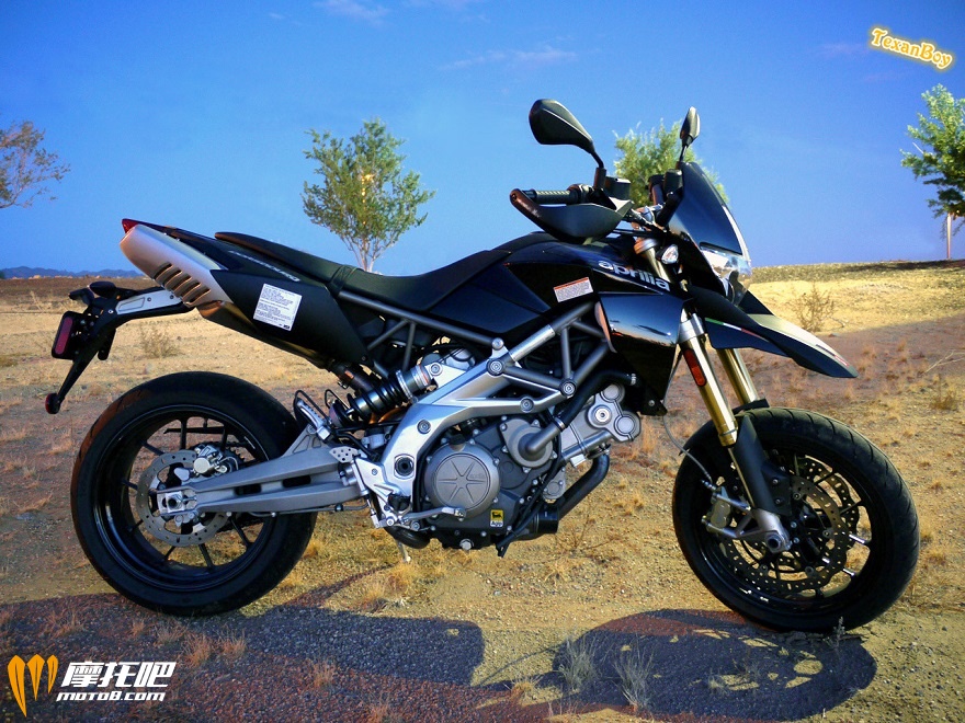 aprilia-dorsoduro-review_12.jpg