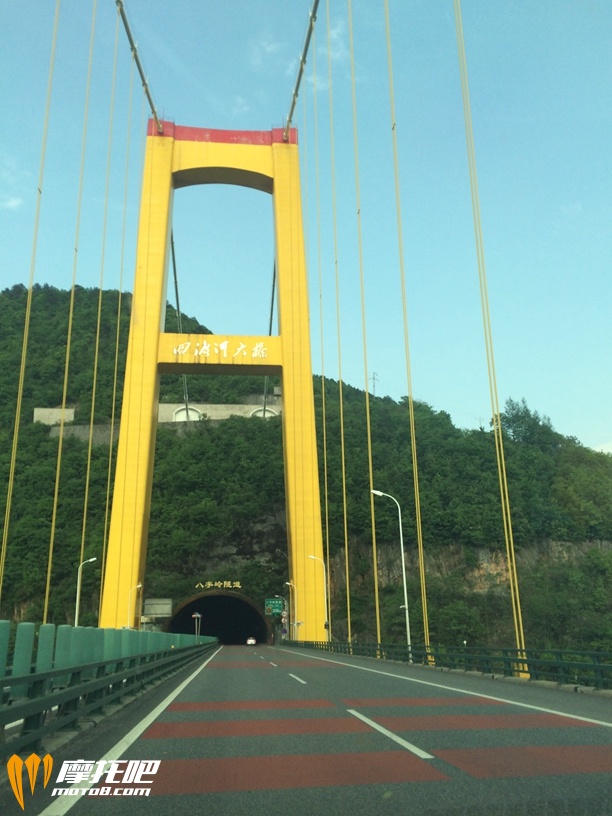 四海河大桥，全球最长悬索桥