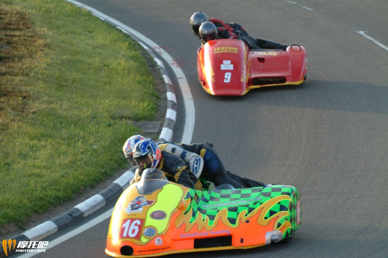 Sidecars_Isle_of_Man_TT_Race.jpg