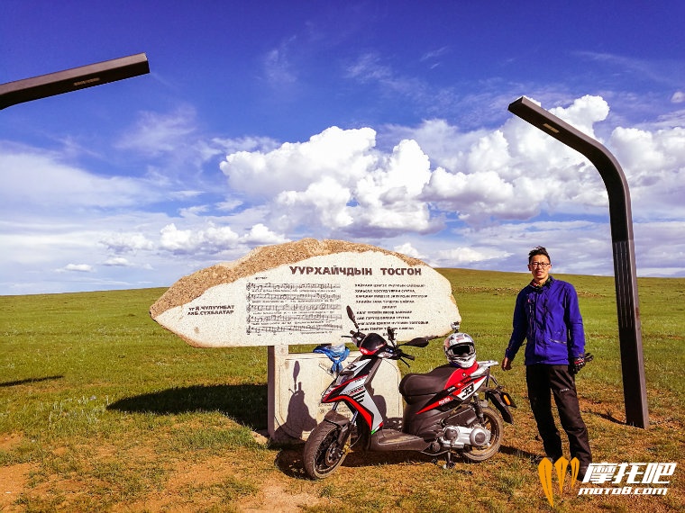 矿工村（蒙古每个小镇和城市都有入口处的雕塑或者字牌，设计还都不错）