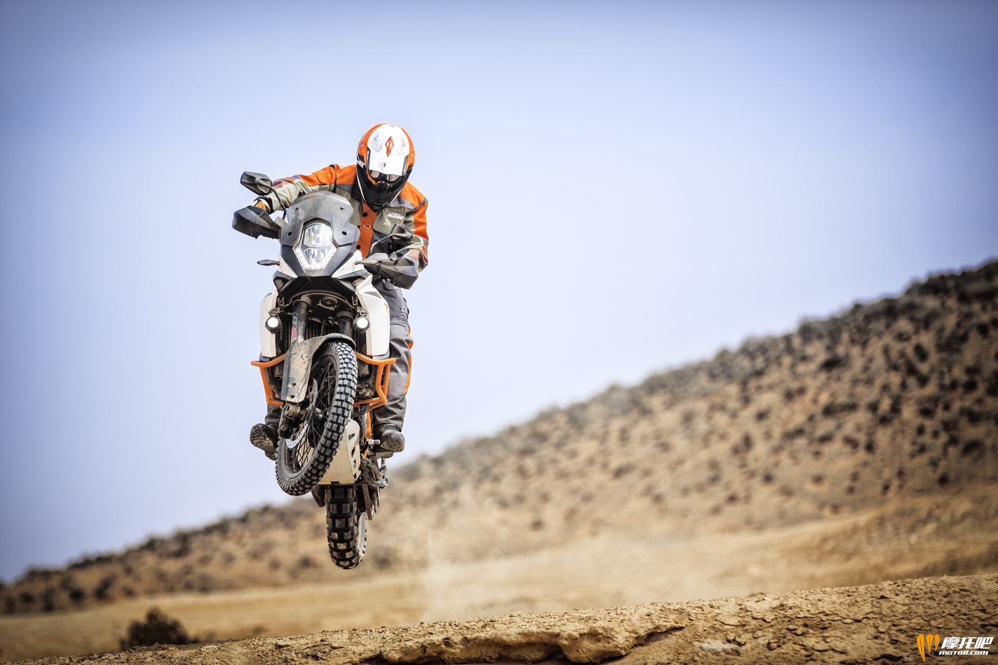 ktm_1090_adventure_r_action_01_0.jpg