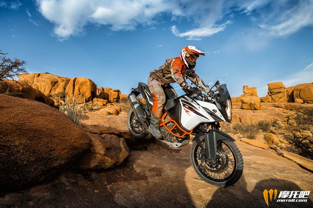 2017-KTM-1090-Adventure-R-m.jpg