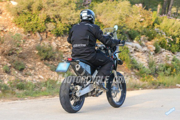 121416-spy-photos-KTM-390-Adventure-009-582x388.jpg