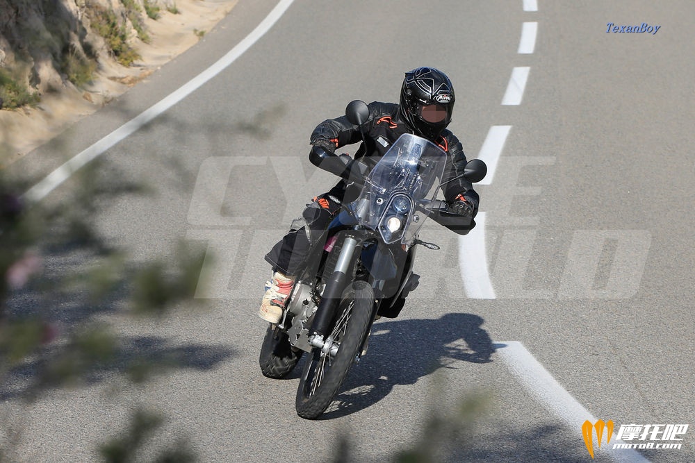 cw1216-ktm-390-adventure-spy-photo-002.jpg