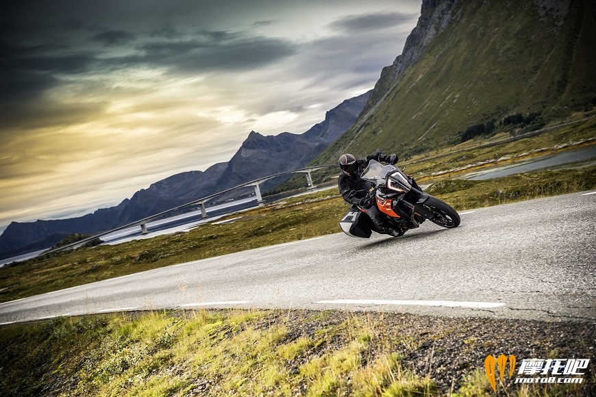 ktm_1290_super_adventure_s_action_01.jpg