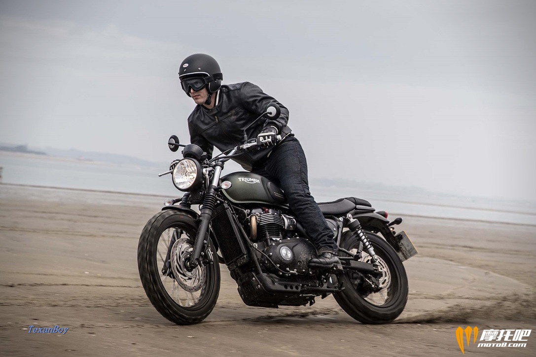 Triumph-Street-Scrambler-8.jpg