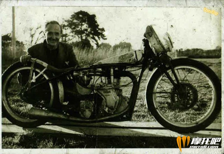 Burt-Munro-with-his-1936-Velocette-Permission-Munro-Family-Collection.jpg