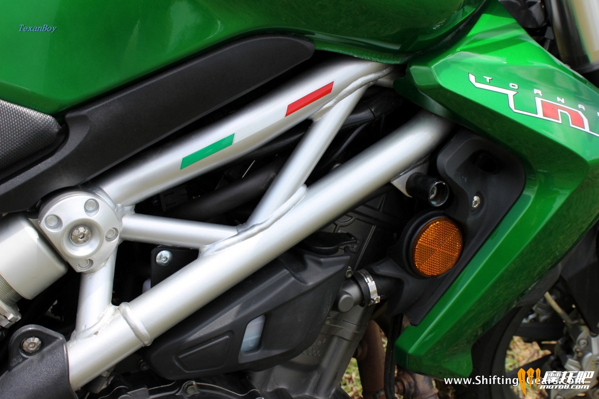 dsk-benelli-tnt-300-42.jpg