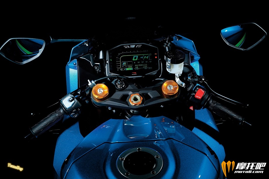 2017-suzuki-gsx-r1000_dsc0990.jpg