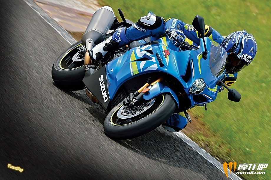 2017-suzuki-gsx-r1000r-action-1.jpg