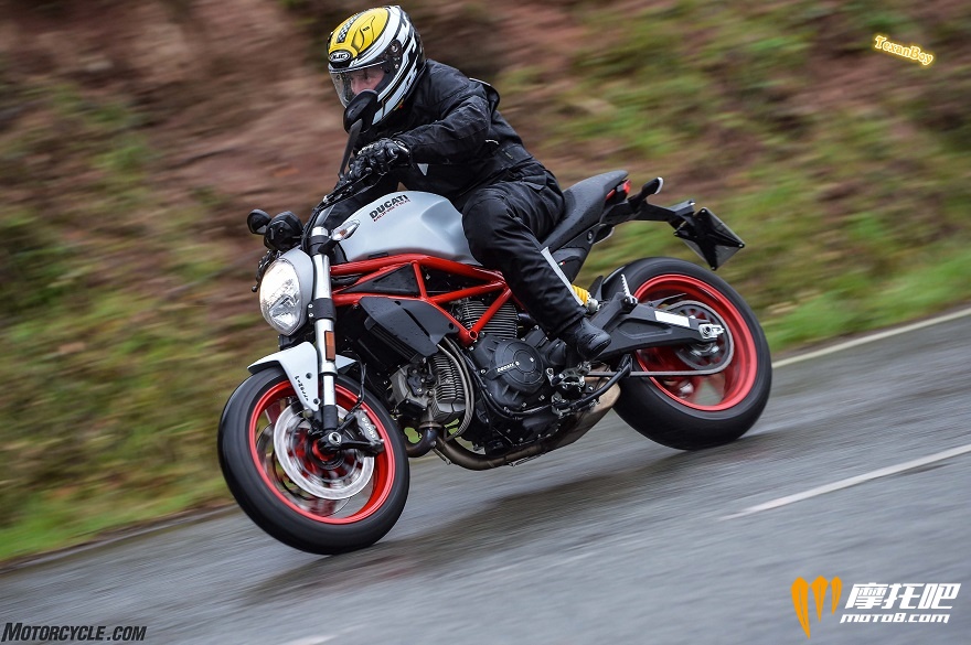 032717-2017-ducati-monster-797-AC1_8495.jpg