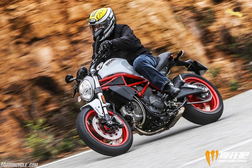 032717-2017-ducati-monster-797-AS3Y0051-2.jpg