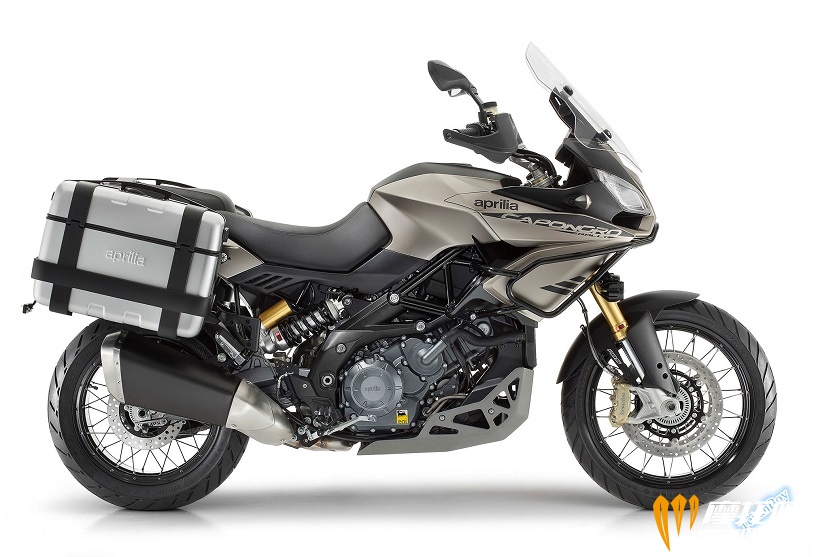 2016-Aprilia-Caponord-1200-ABS-R.03.jpg