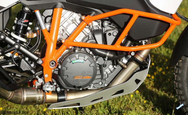 033017-2017-KTM-1090-Adventure-R-Engine-633x388.jpg