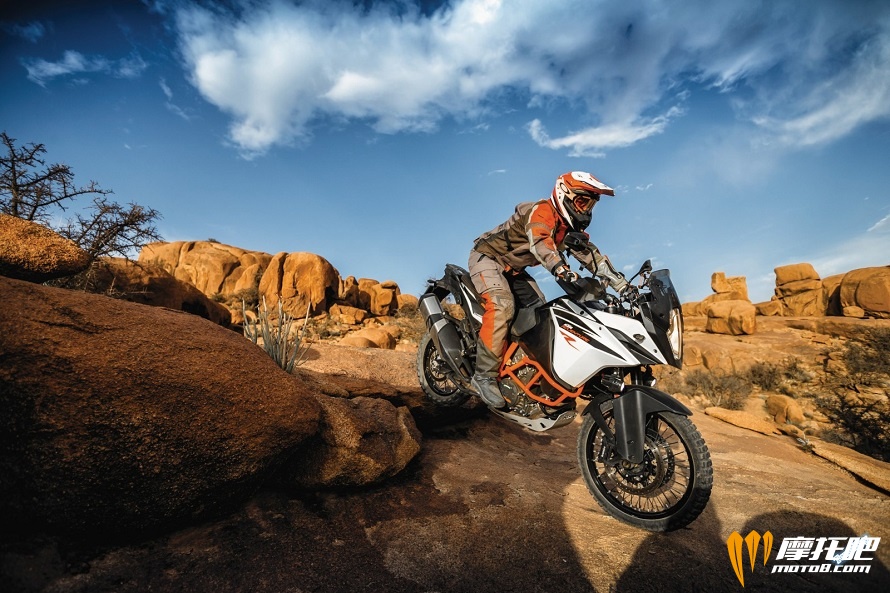 2017-KTM-1090-ADVENTURE-R-2.jpg