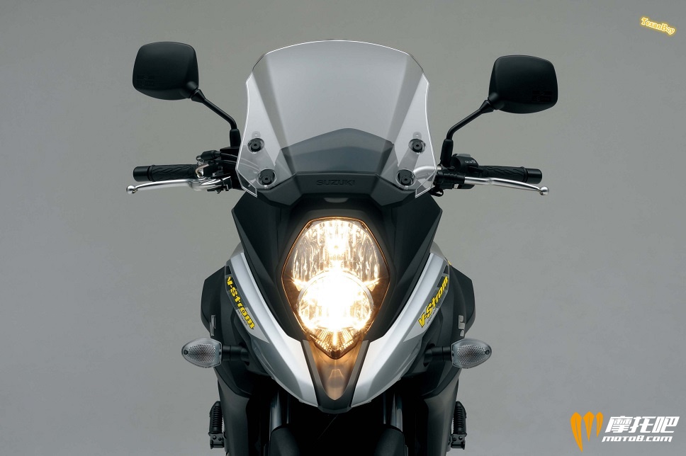 060617-2017-suzuki-v-strom-650-HeadLight.jpg