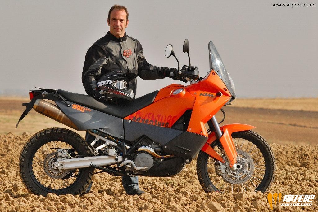 ktm-990-adventure-alb.jpg