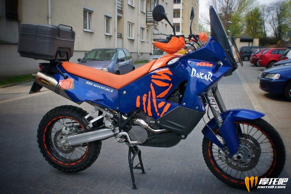 ktm-990-lc8-adventure-s-dakar-671299.jpg