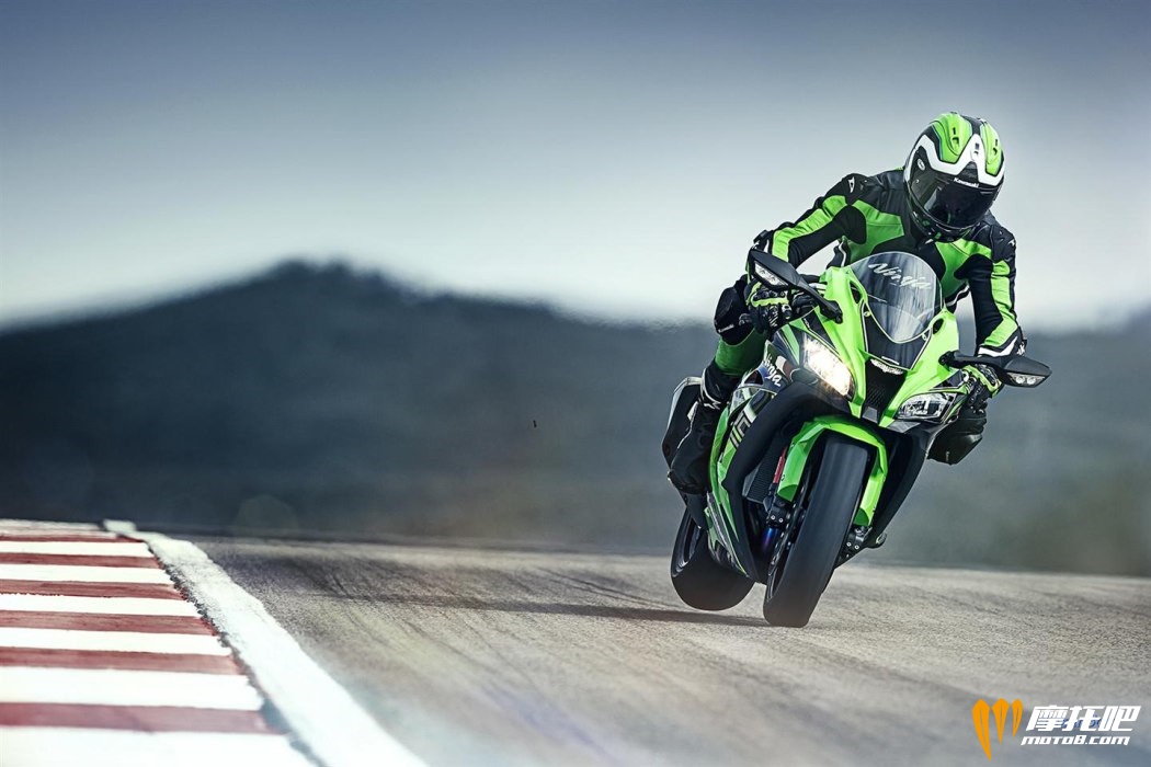 2016-kawasaki-zx-10r-09.jpg