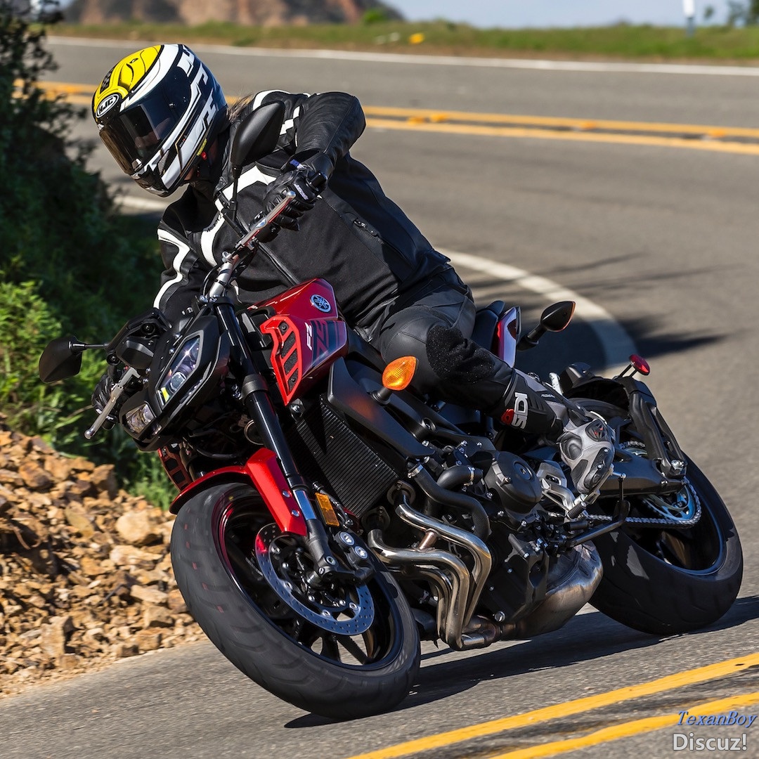 2017-Yamaha-FZ-09-First-Ride-Review-4.jpg