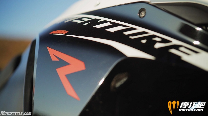 080417-2014-ktm-adventure-r-1190-big-logo.jpg