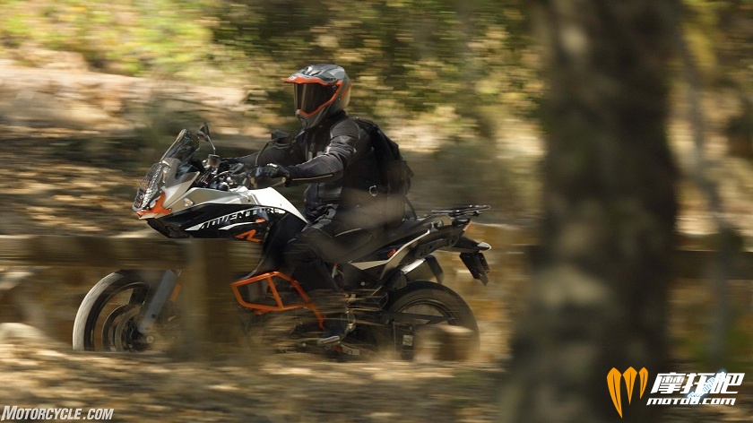 080417-2014-KTM-Adventure-R-Action-1190-7.jpg