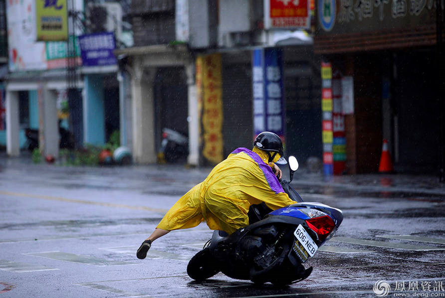 2016年9月，台风梅姬(大陆称“鲇鱼”)27日下午2时许在花莲市登陆，台湾北部、东半部风.jpg