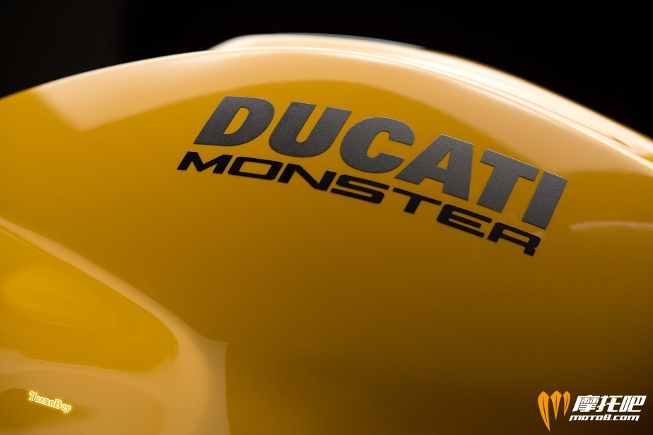 101717-2018-ducati-54-13_Monster-821.jpg